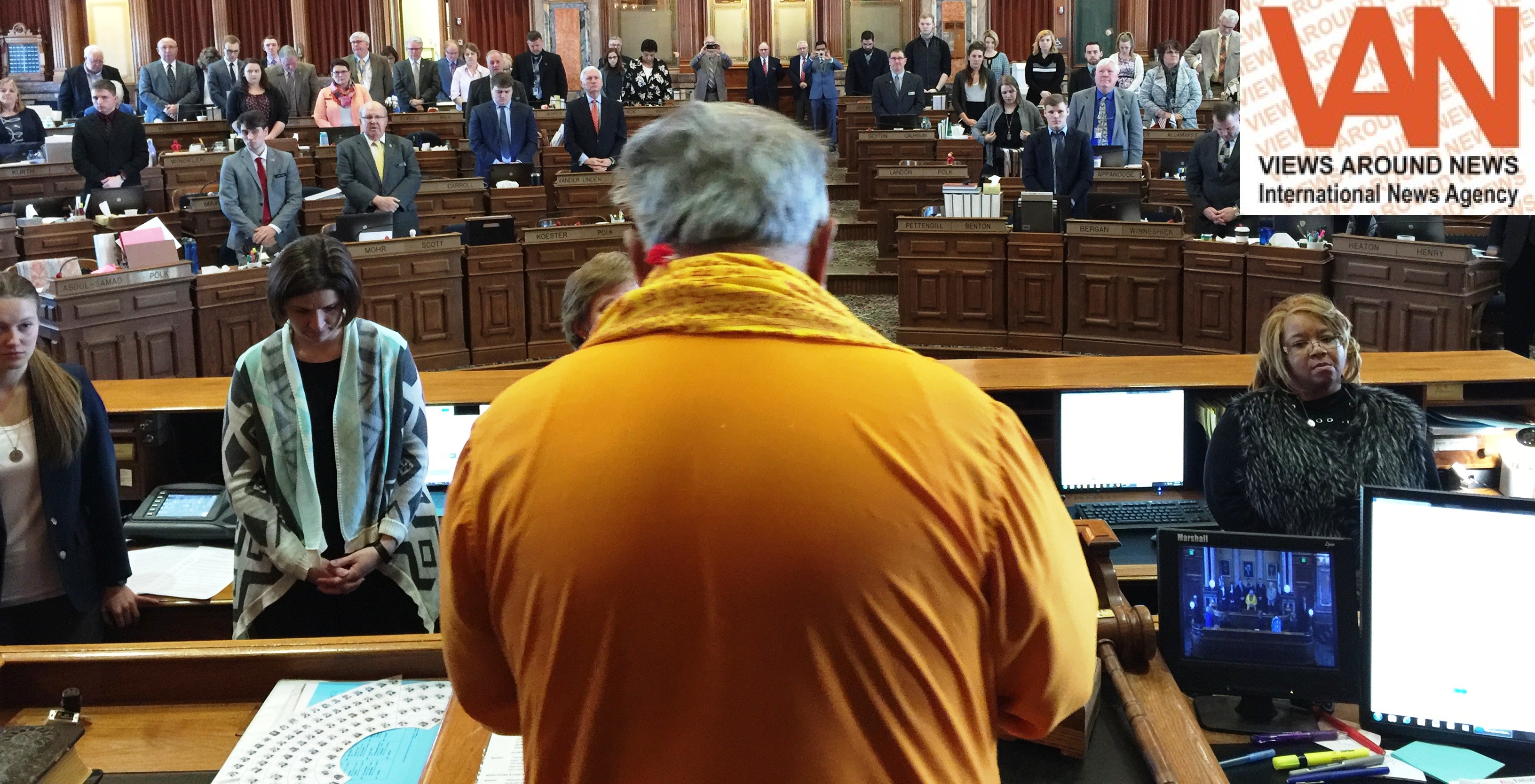 Iowa Senate & House kicked off their sessions with